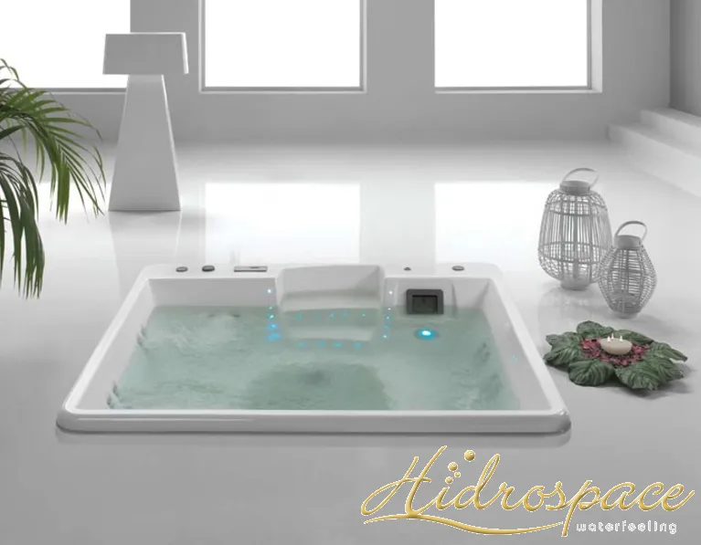 QUADRA 200x200 – Minipiscine à Remous 4 Places